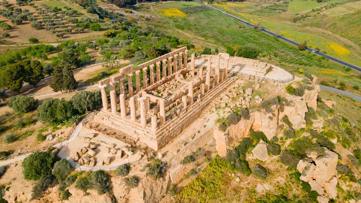 Come arrivare ad Agrigento: voli low cost, traghetti, bus e noleggio auto 2026