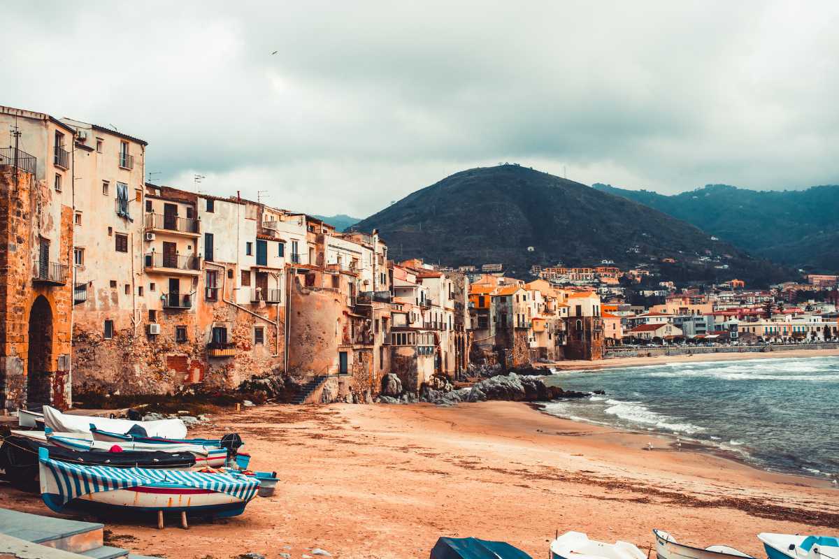 Cefalù, vista panoramica con il Duomo e il mare