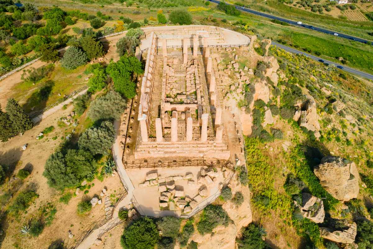Panorama di Agrigento con i Templi sullo sfondo