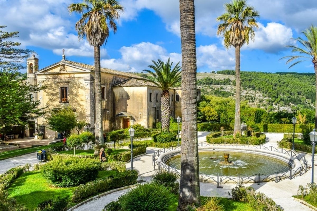 Giardino Ibleo con vista su Ragusa