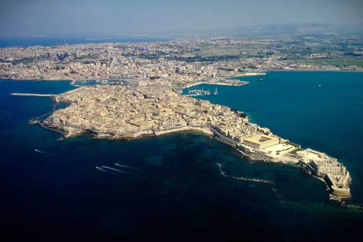 Vista panoramica di Siracusa con l'isola di Ortigia