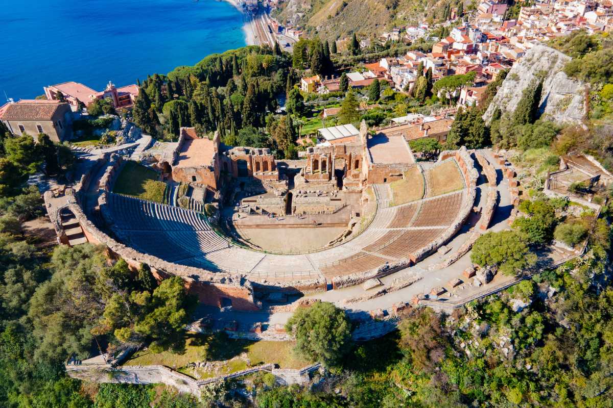 Vista dal Teatro Greco con l'Etna sullo sfondo