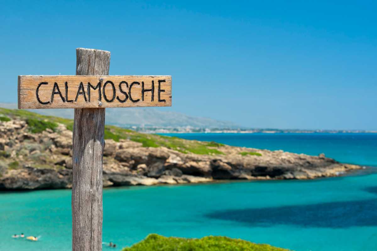 Spiaggia di Calamosche con acque cristalline